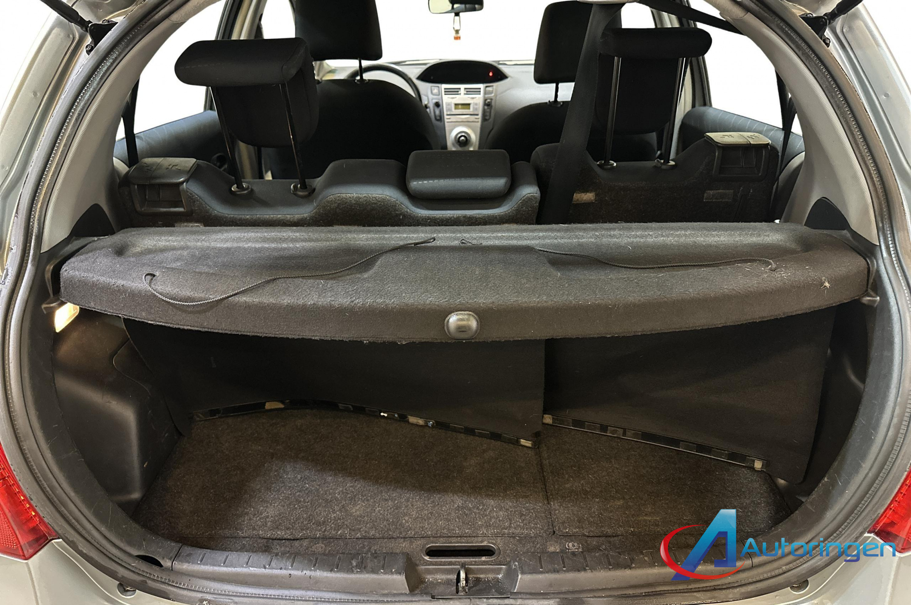 Toyota YARIS 2007, бензин — фото 11 из 23