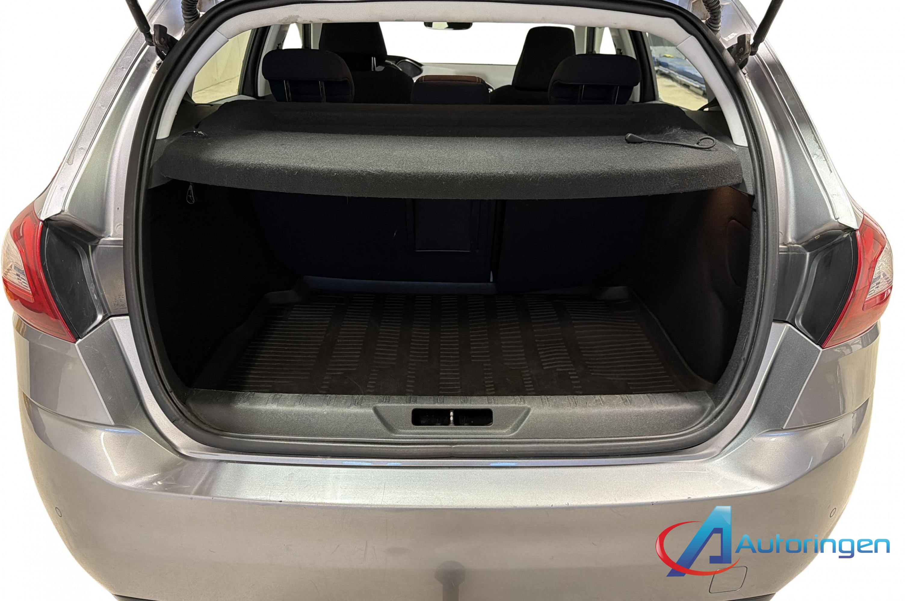 Peugeot 308 2015, diesel — photo 11 of 16