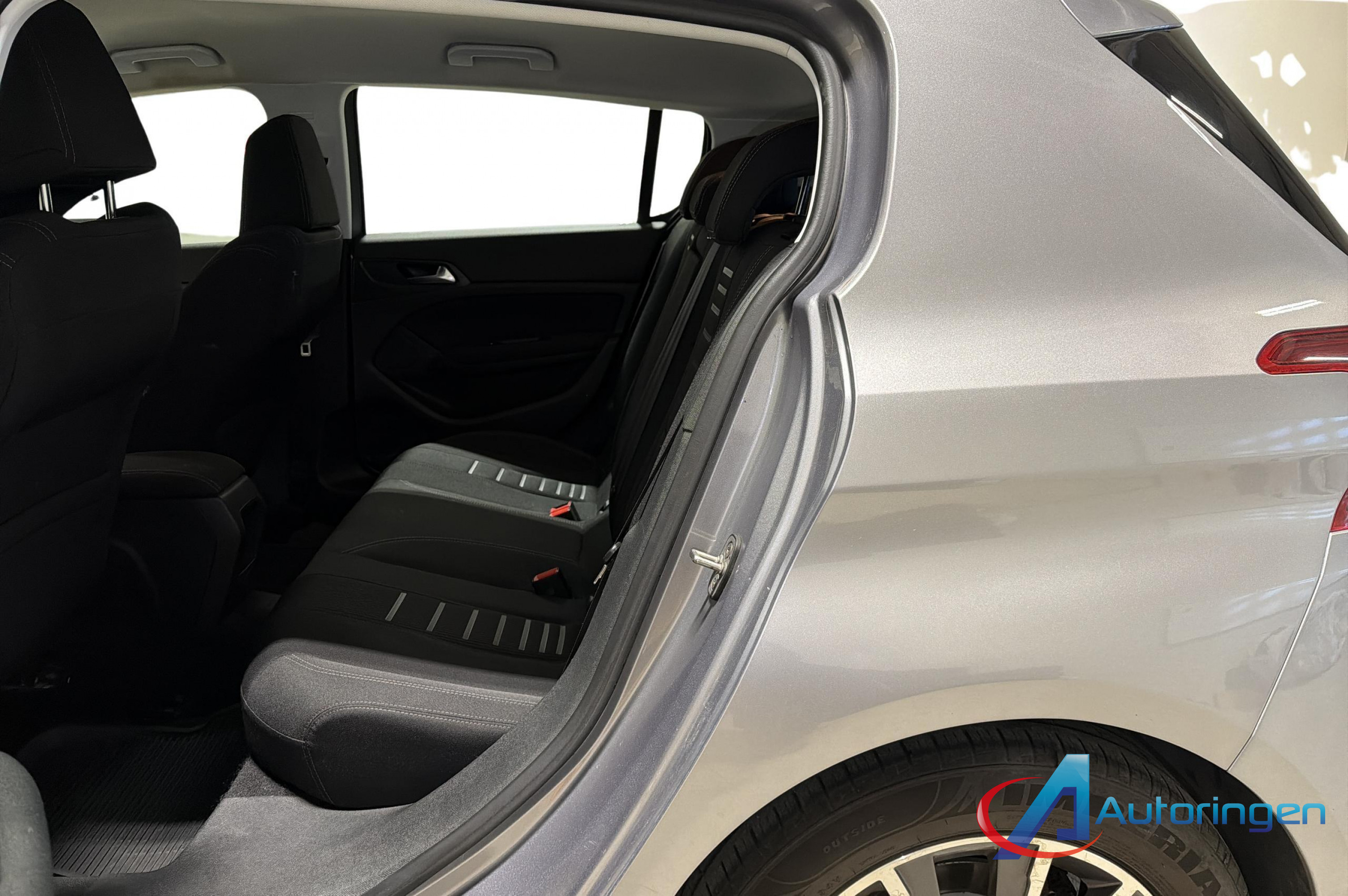 Peugeot 308 2015, diesel — photo 10 of 16