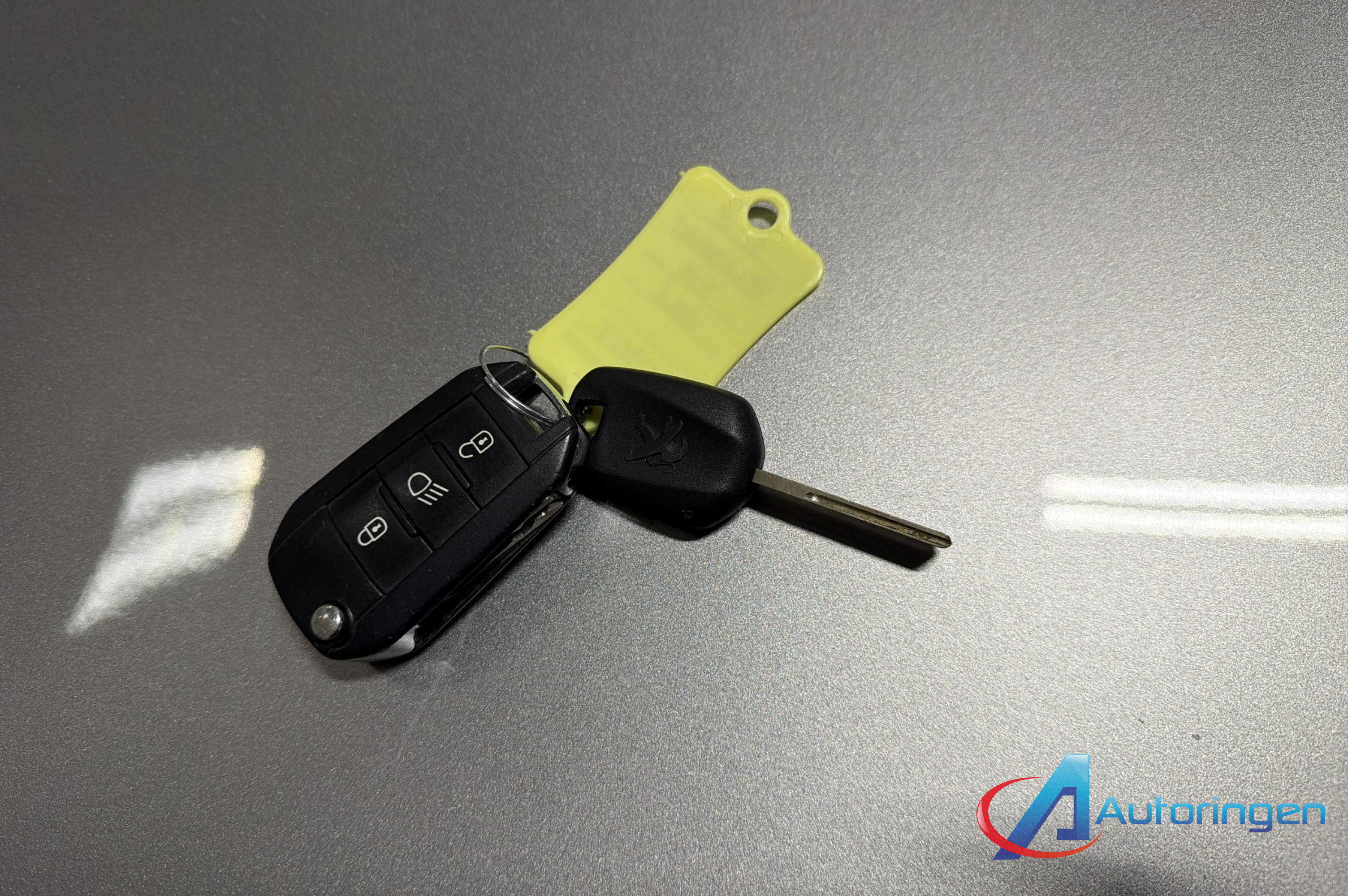 Peugeot 308 2015, diesel — photo 15 of 16