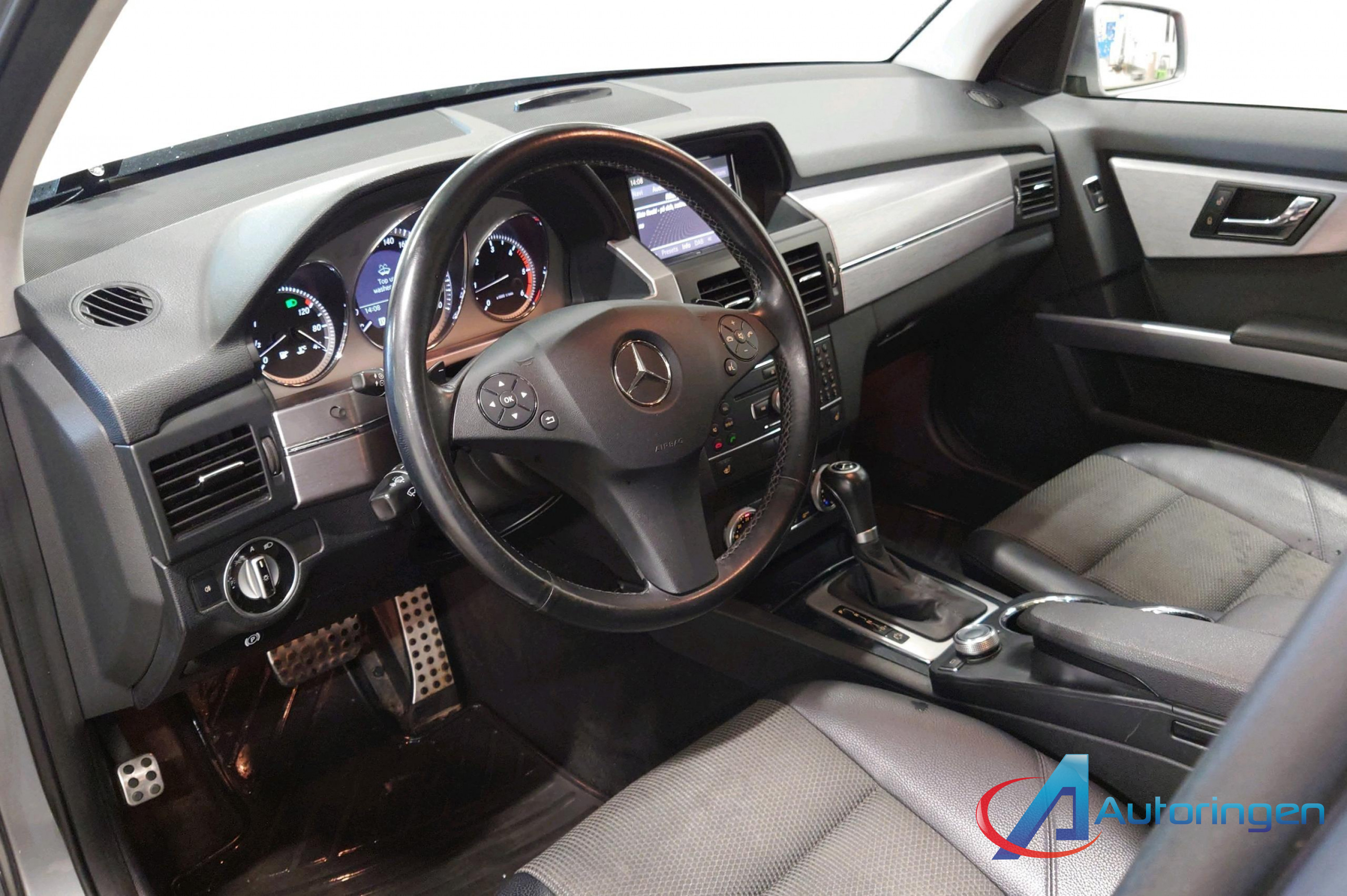 Mercedes-Benz GLK 2011, diesel — photo 11 of 14
