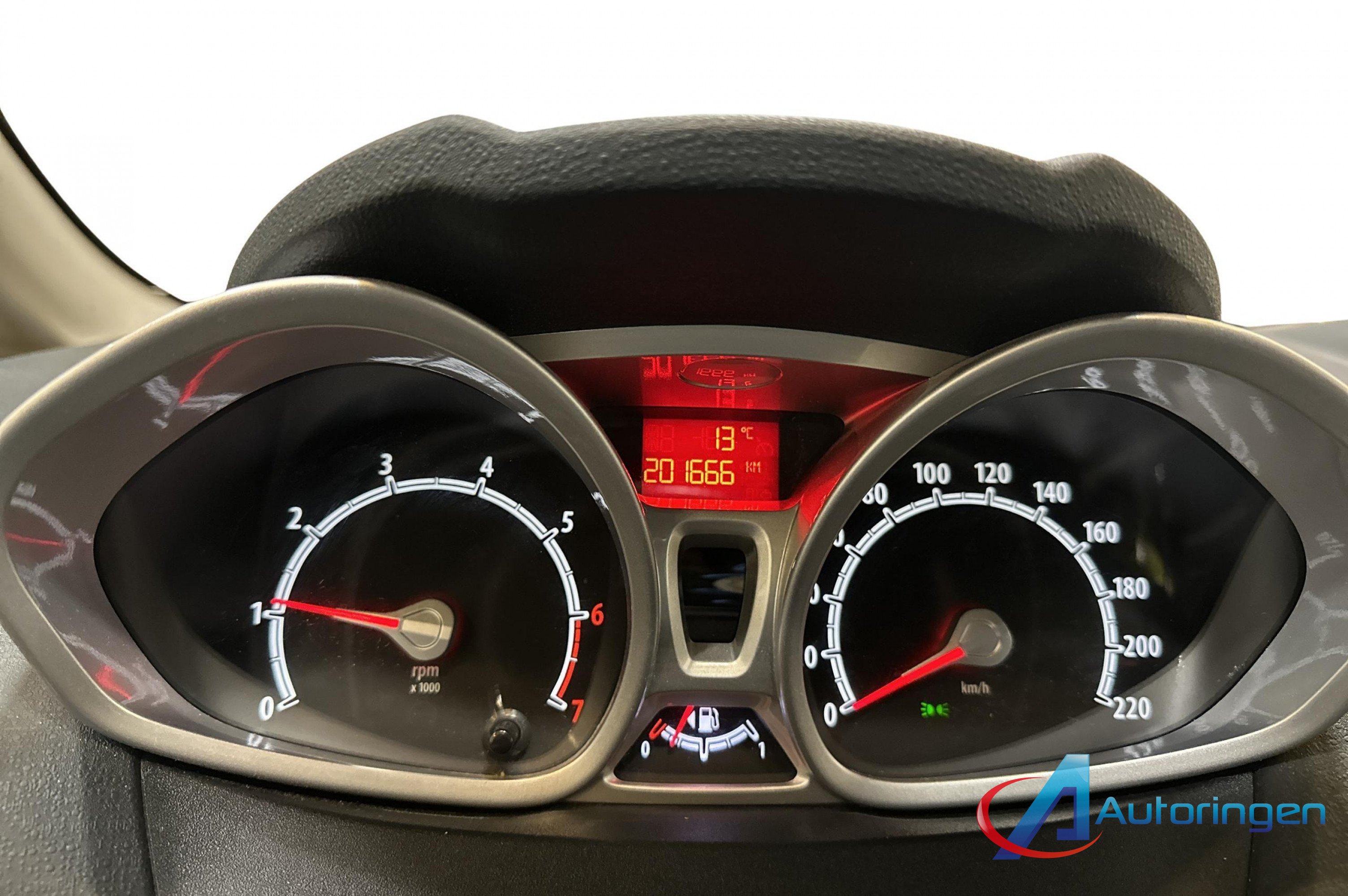 Ford FIESTA 2012, бензин — фото 7 из 18