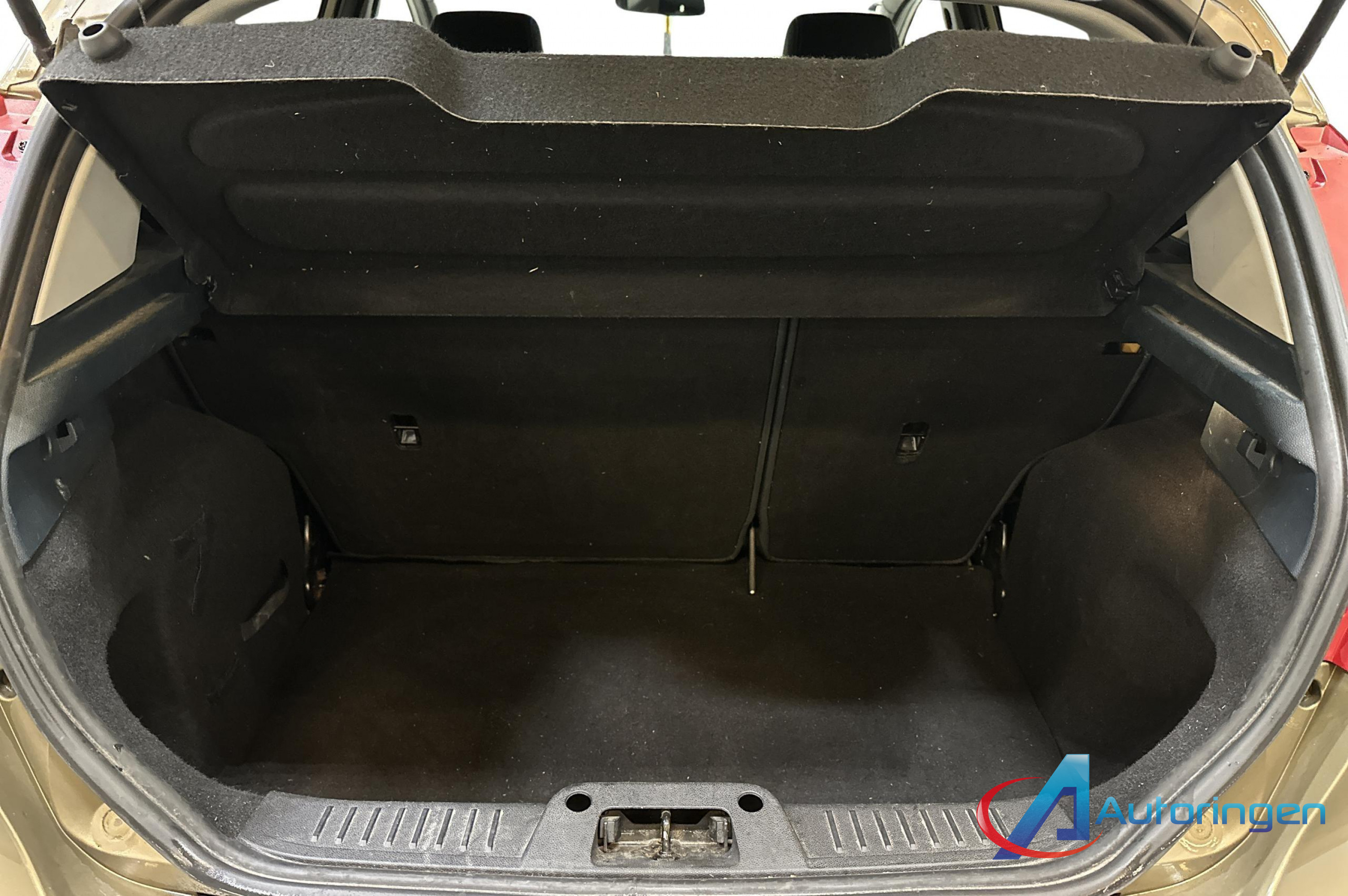 Ford FIESTA 2012, бензин — фото 11 из 18