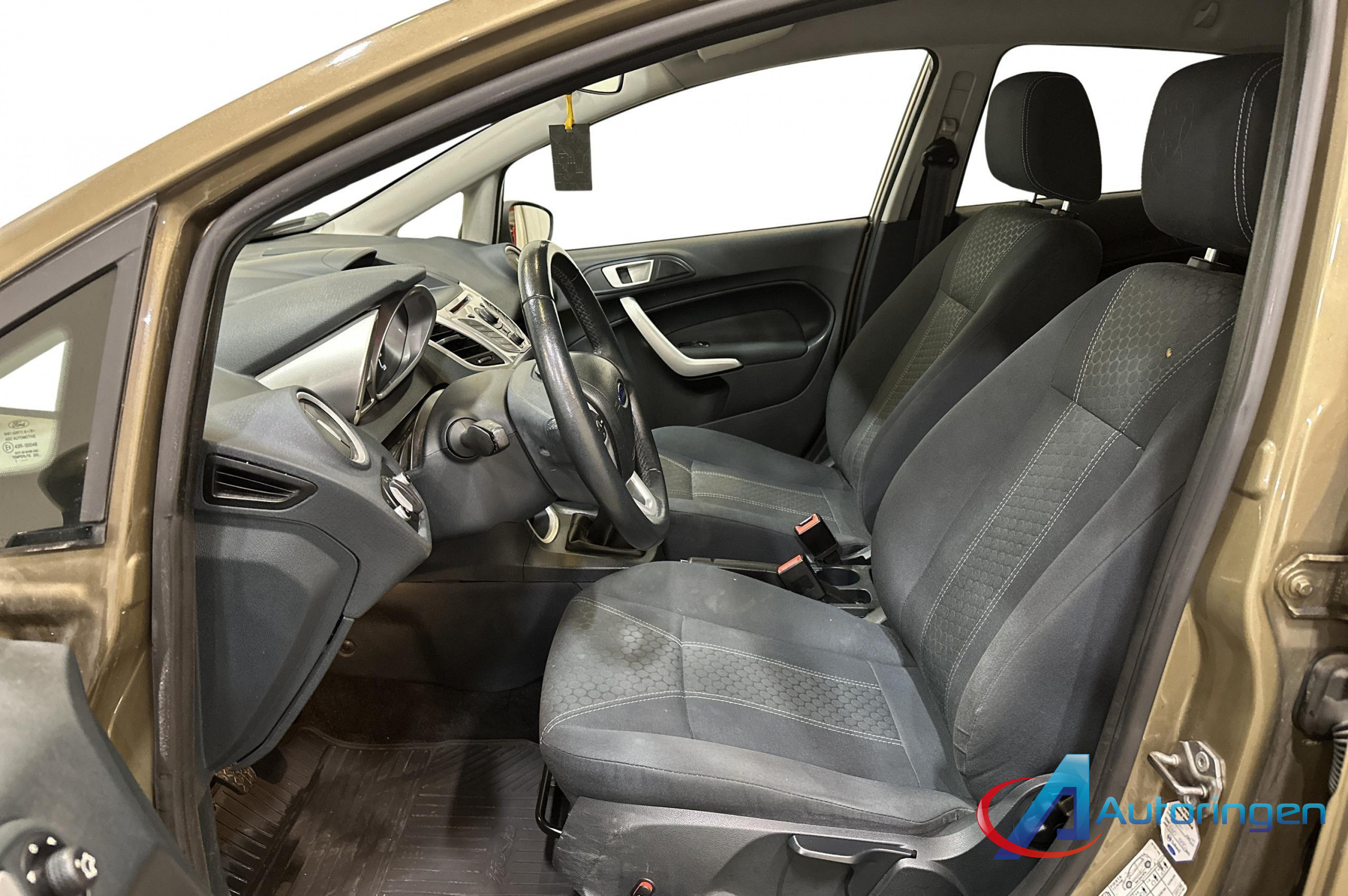 Ford FIESTA 2012, бензин — фото 9 из 18