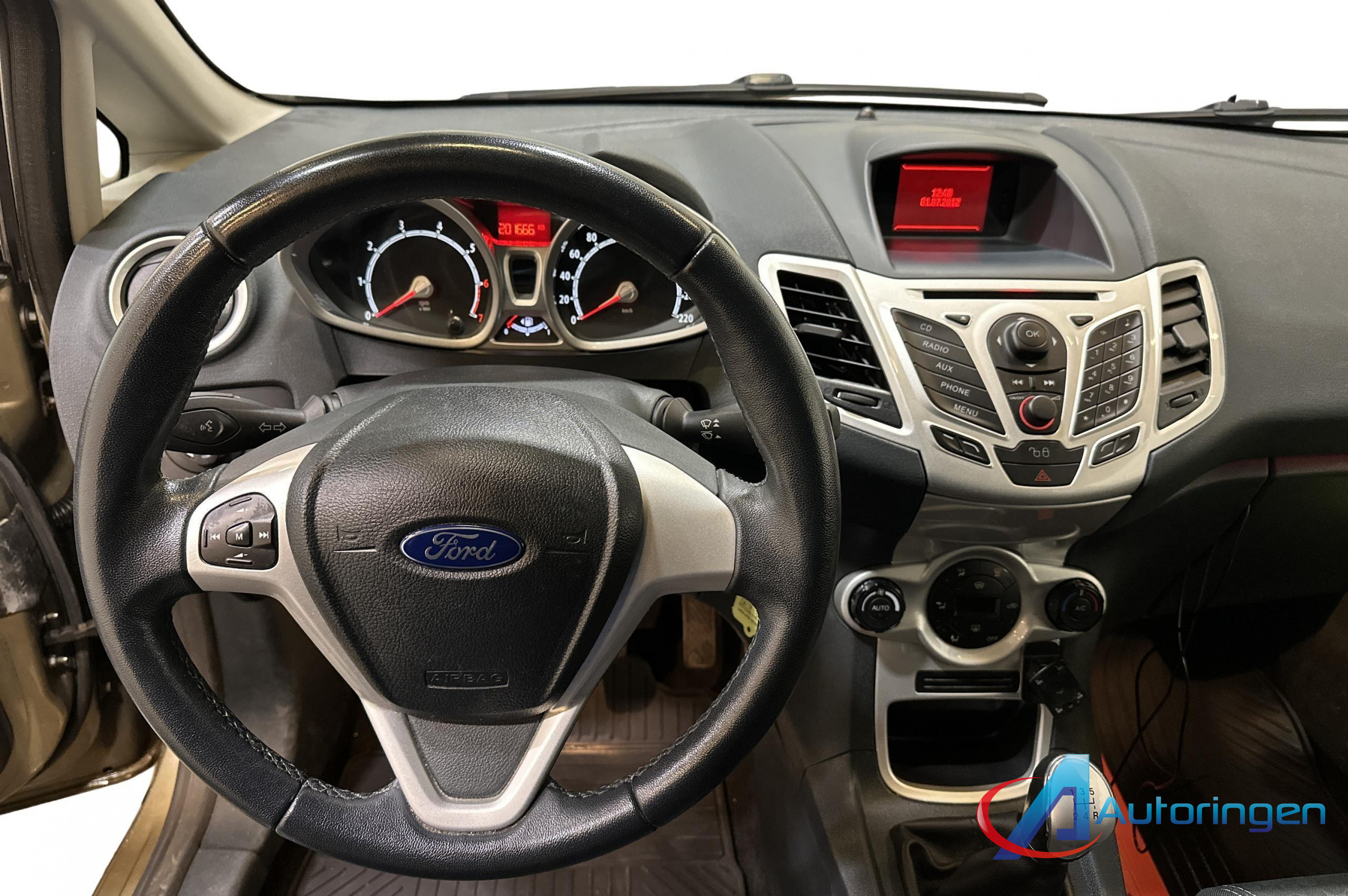 Ford FIESTA 2012, бензин — фото 8 из 18