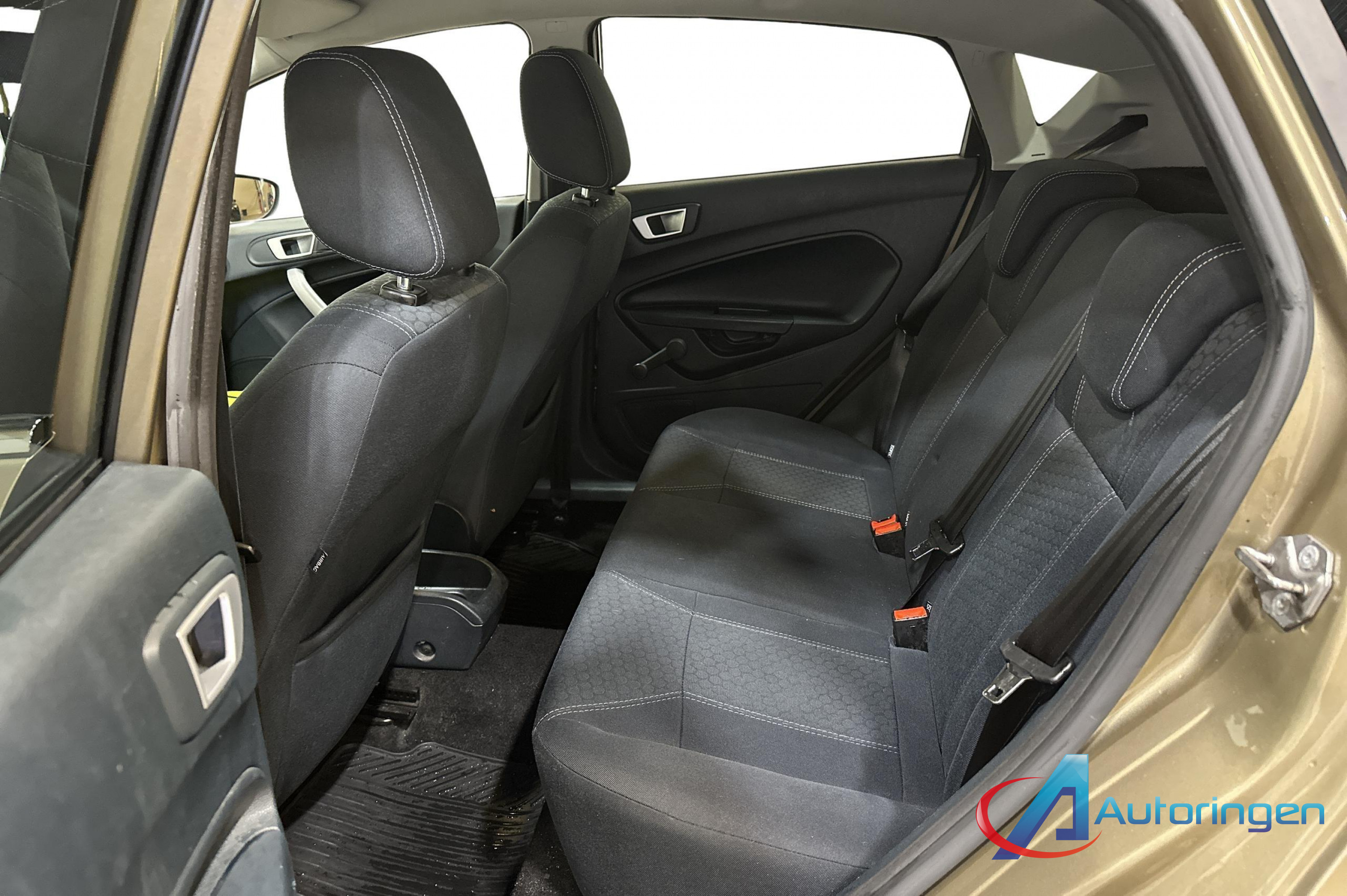 Ford FIESTA 2012, бензин — фото 10 из 18
