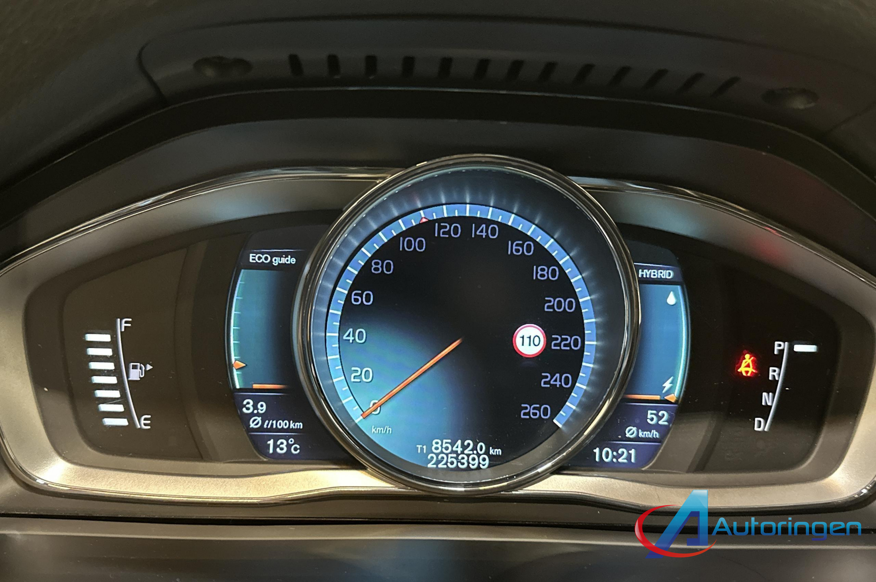 Volvo V60 Twin Engine 2016, дизель — фото 7 з 15