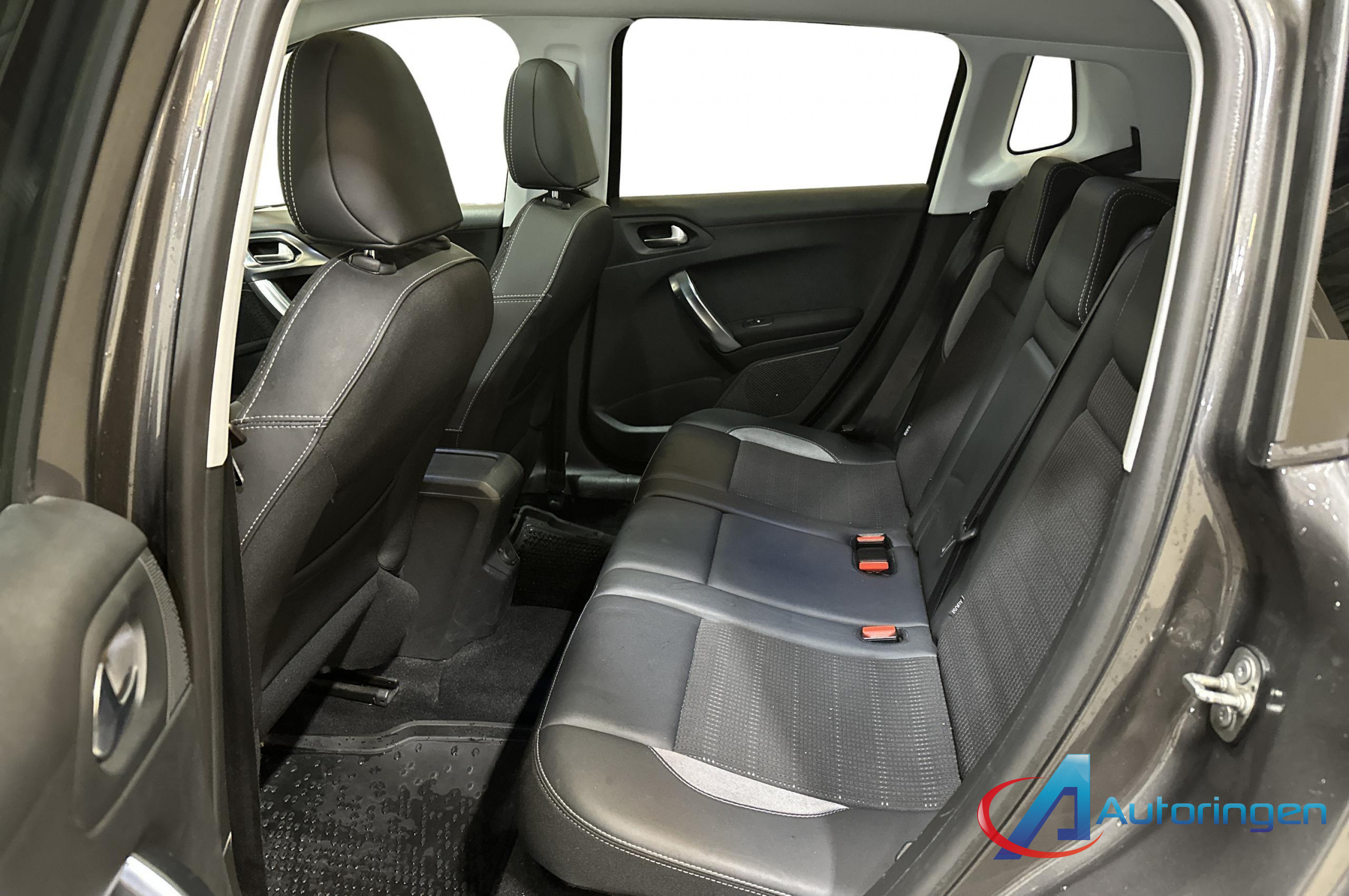 Peugeot 2008 2019, бензин — фото 10 из 17