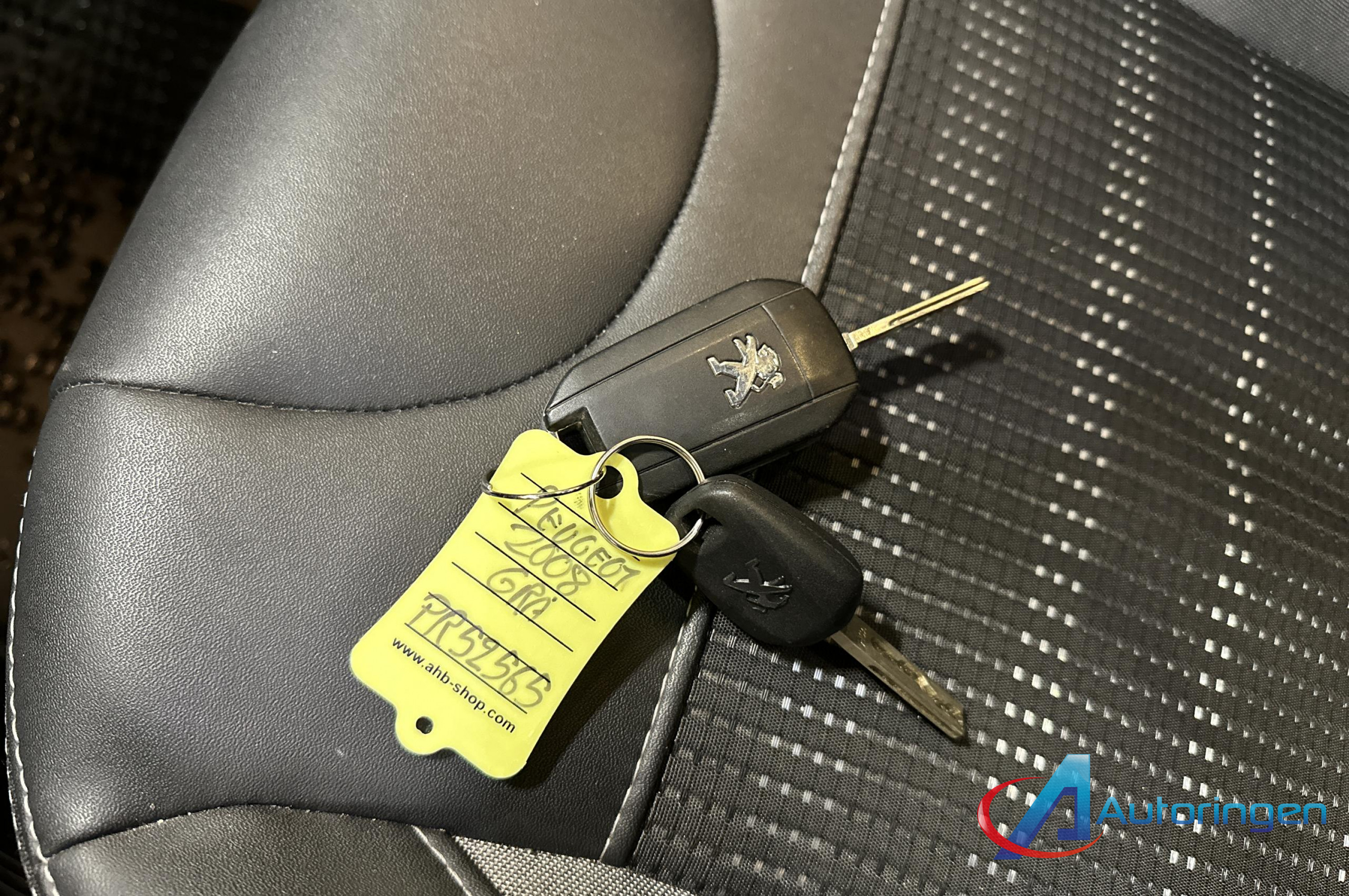 Peugeot 2008 2019, бензин — фото 15 из 17