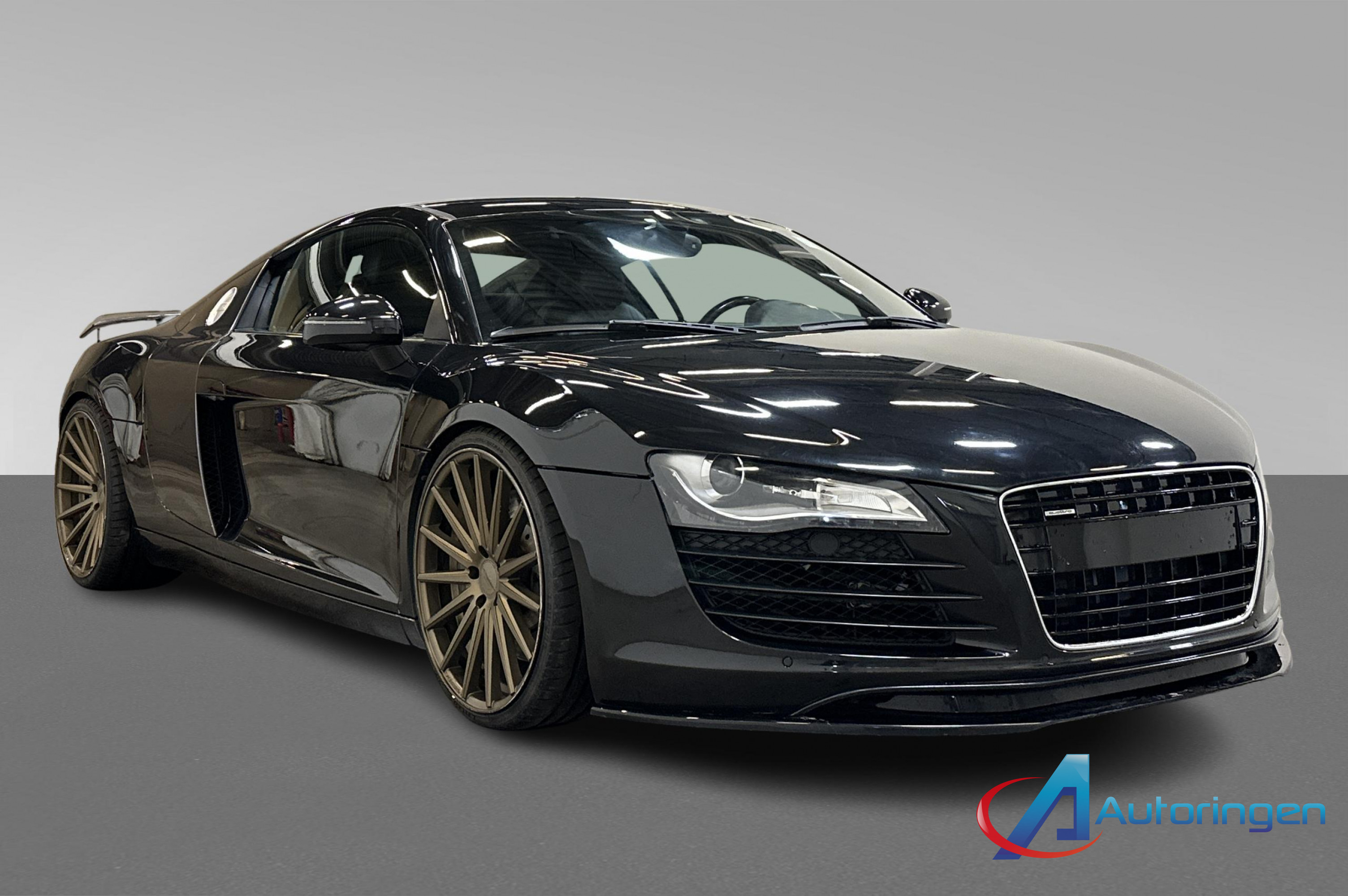 Audi R8 2009, бензин