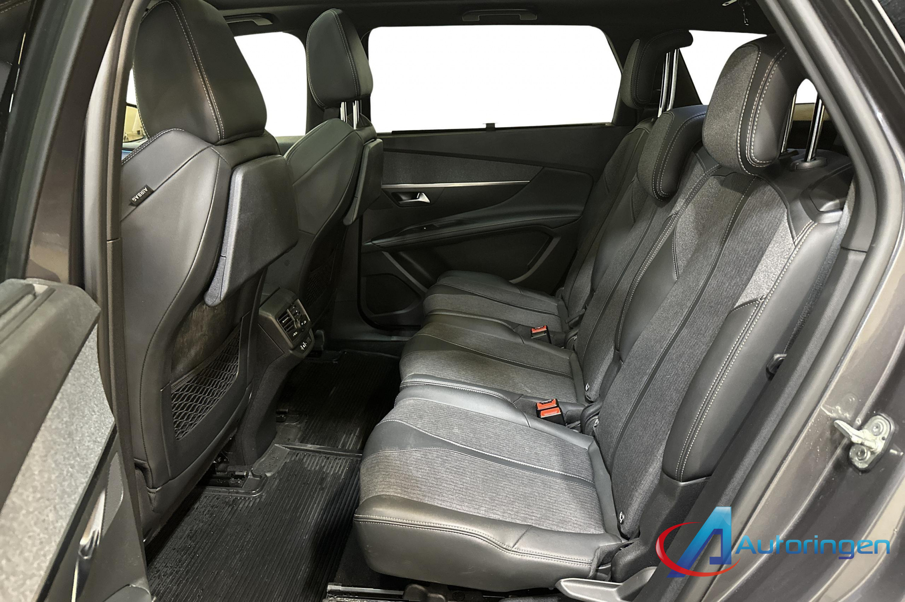 Peugeot 5008 2019, бензин — фото 10 из 17