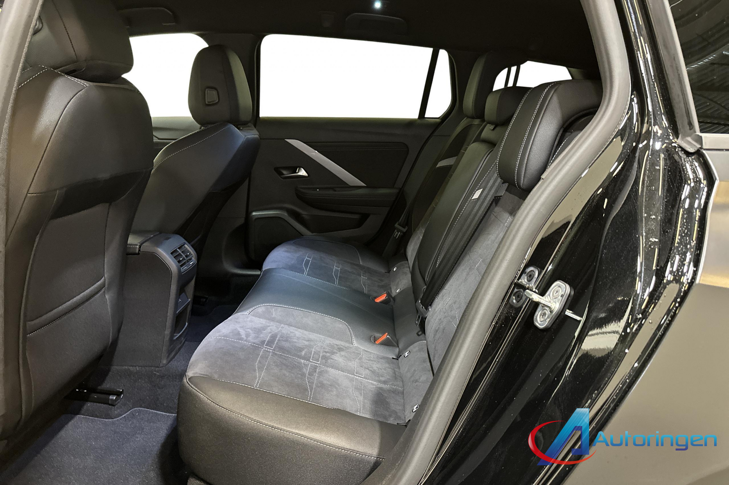Opel ASTRA-e 2024, електро — фото 10 з 14