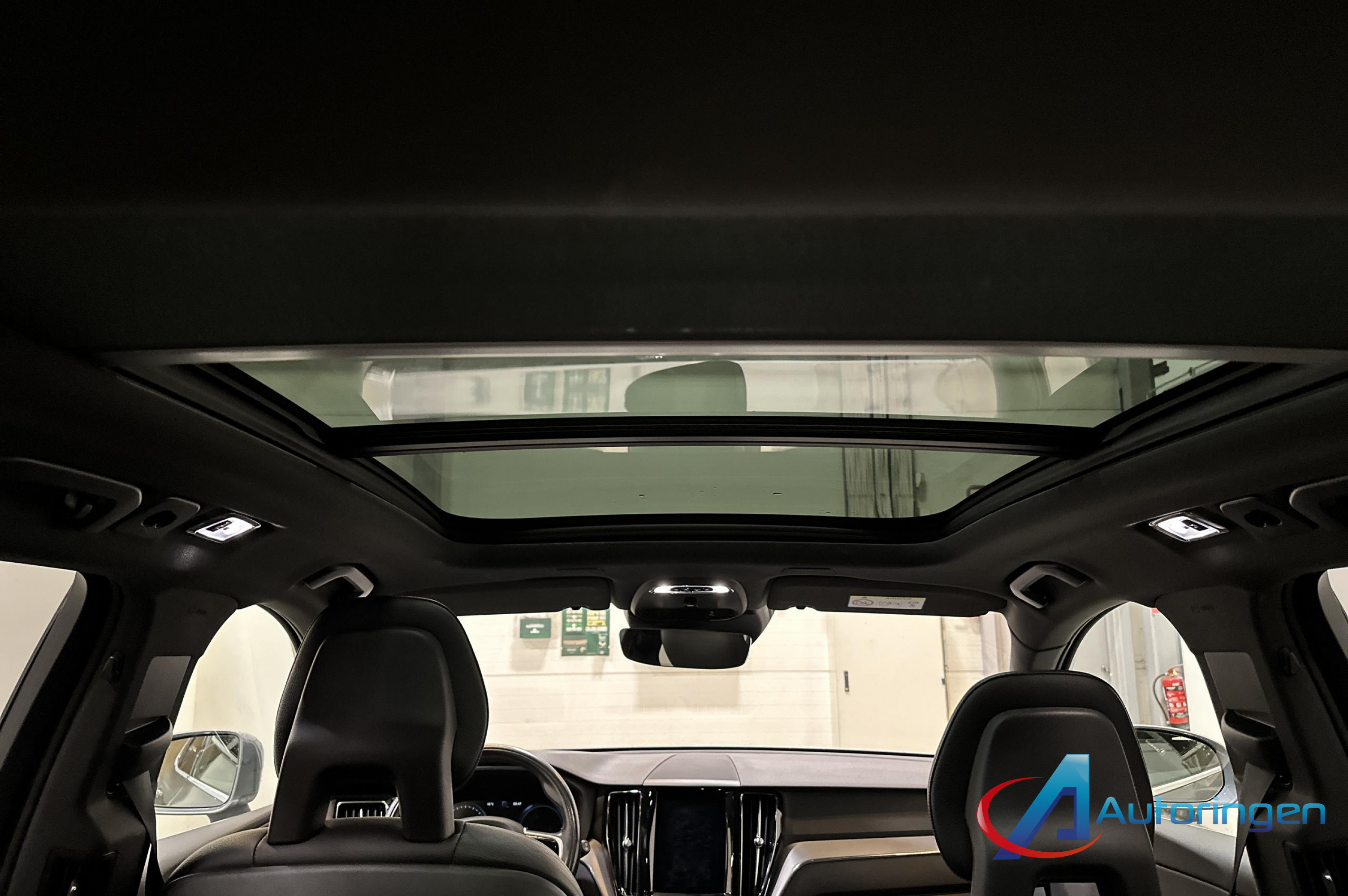 Volvo XC60 2018, бензин — фото 13 из 18