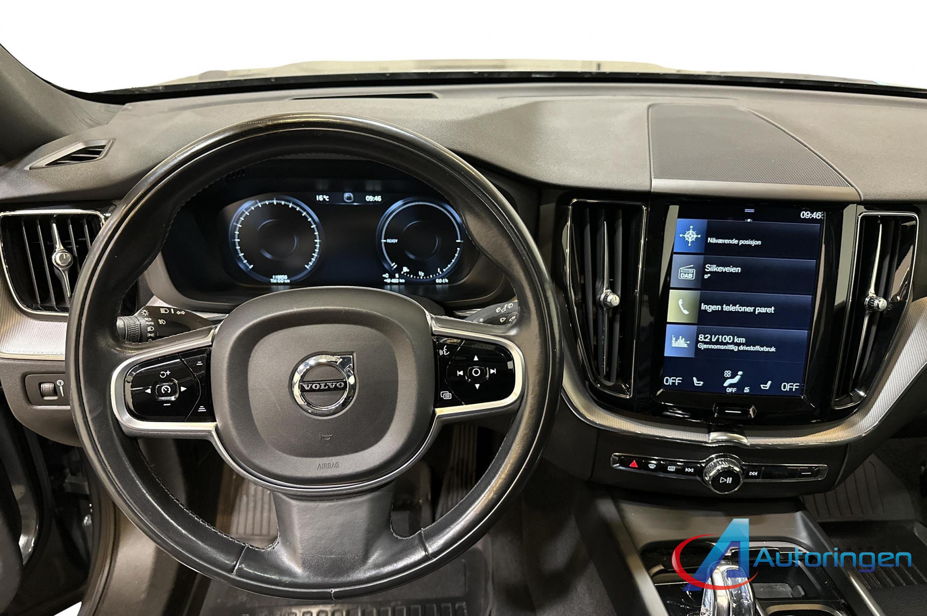 Volvo XC60 2018, бензин — фото 8 из 18