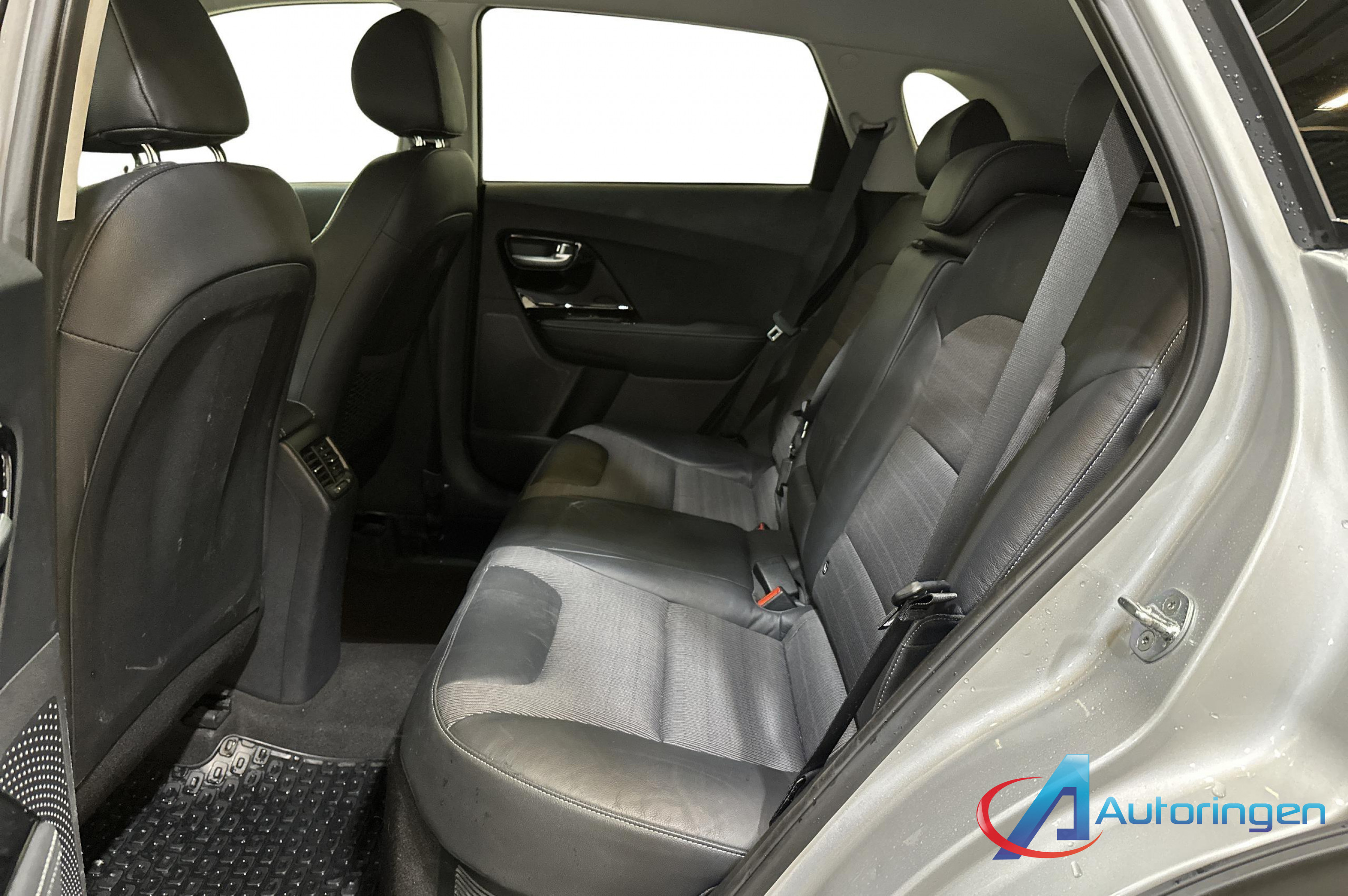 Kia NIRO 2018, бензин — фото 10 из 19
