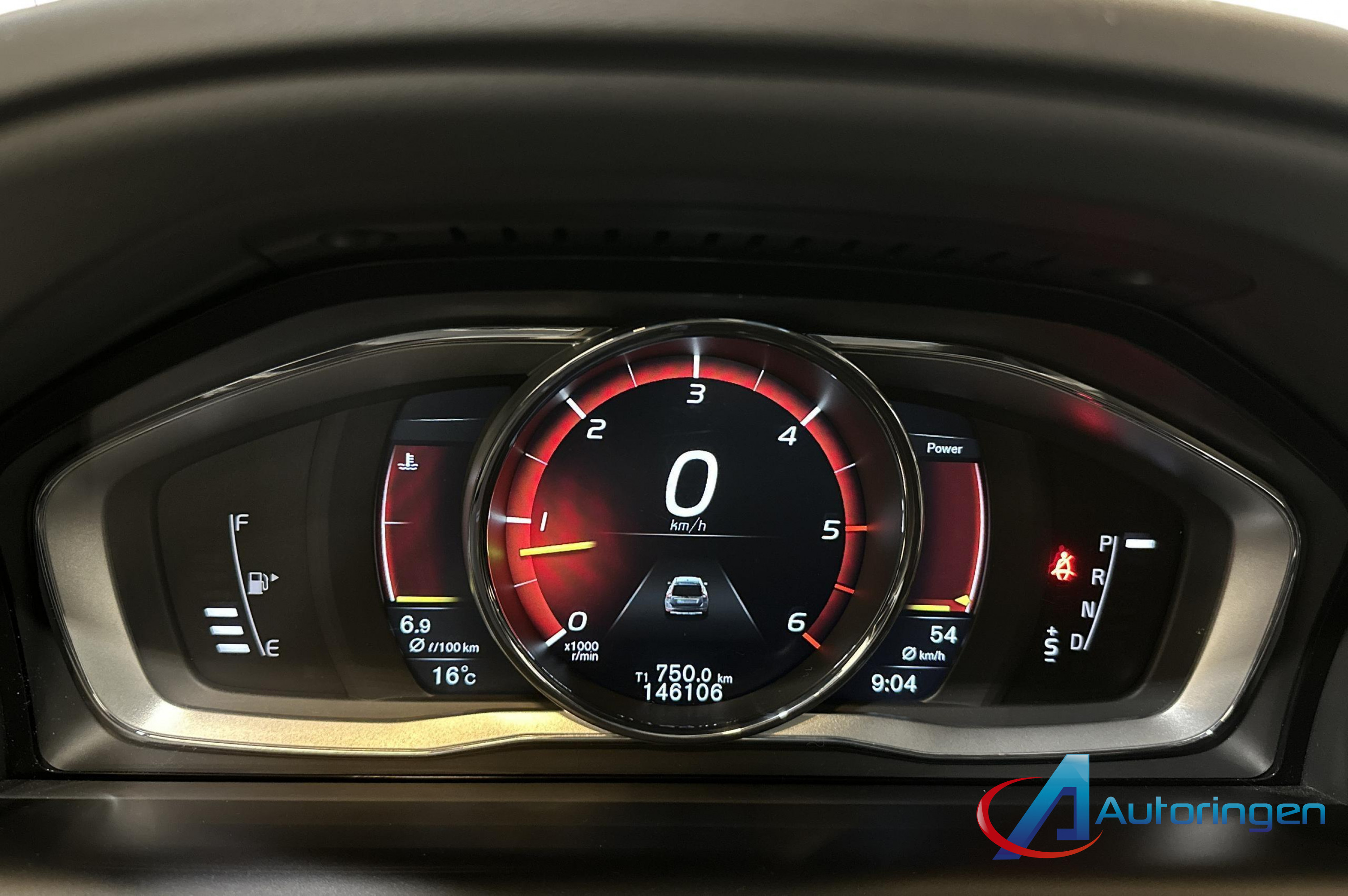 Volvo XC60 2017, дизель — фото 7 из 17