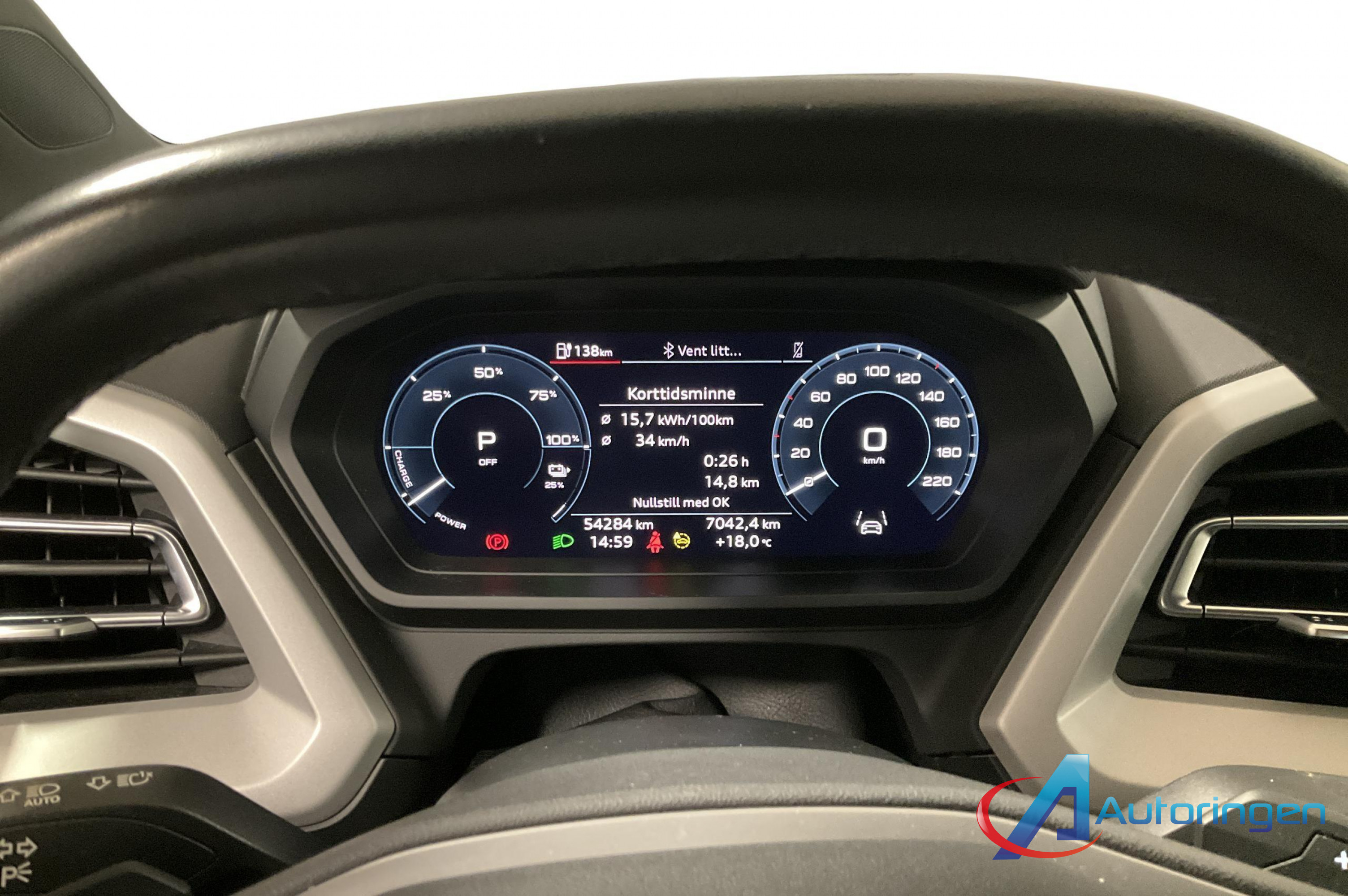 Audi Q4 2022, электро — фото 7 из 14