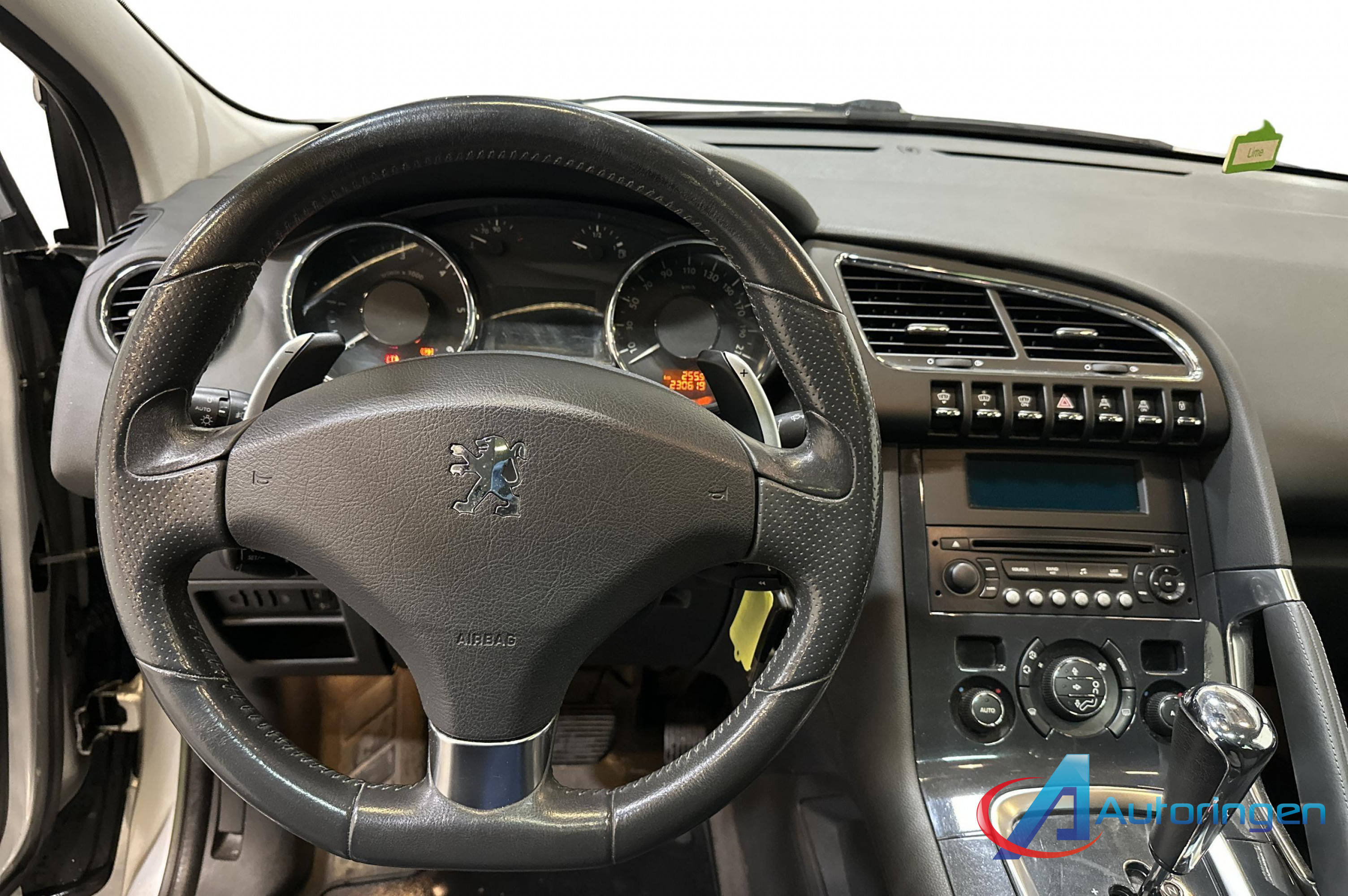 Peugeot 3008 2011, дизель — фото 8 из 19