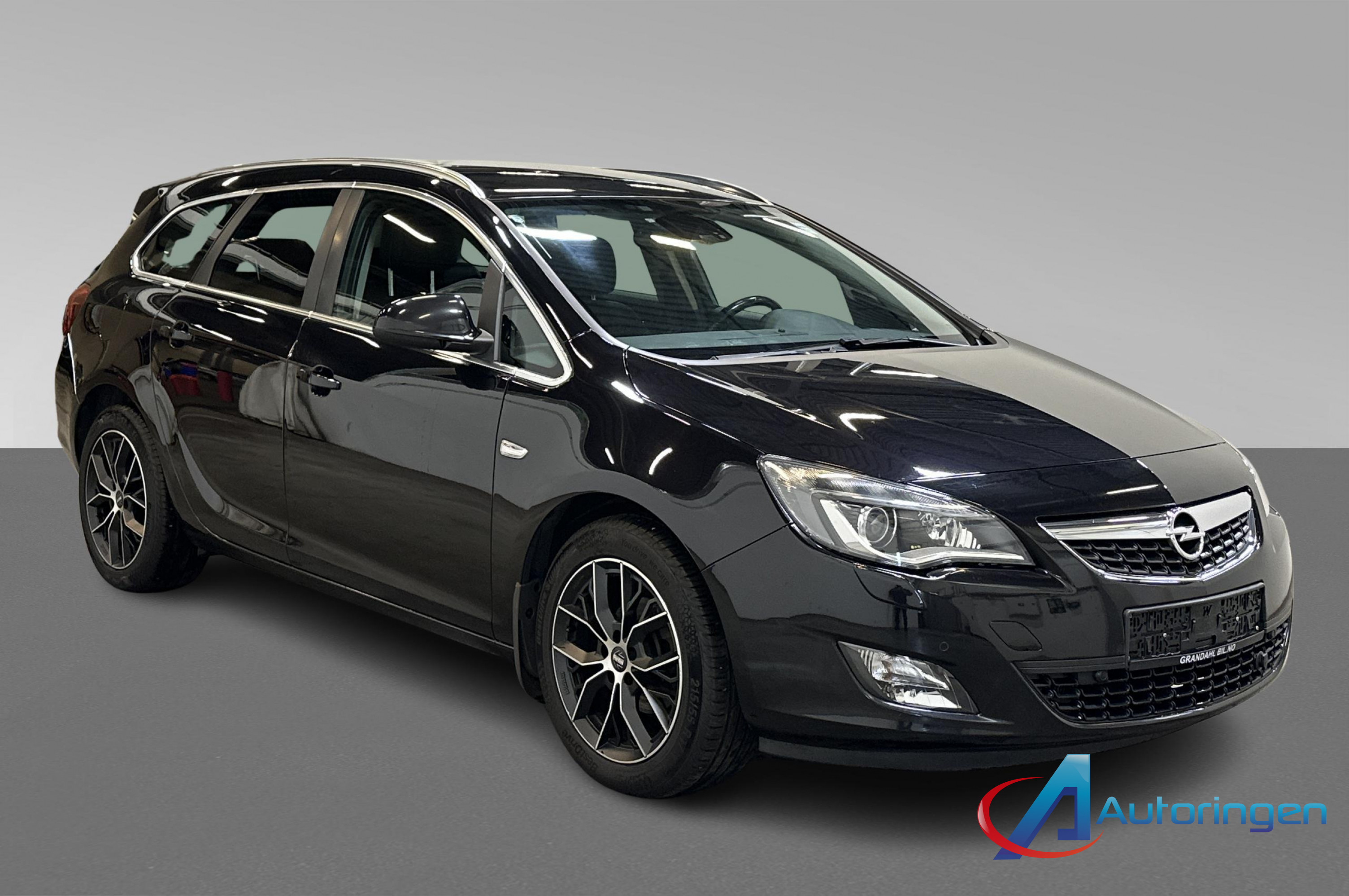 Opel ASTRA 2011, бензин
