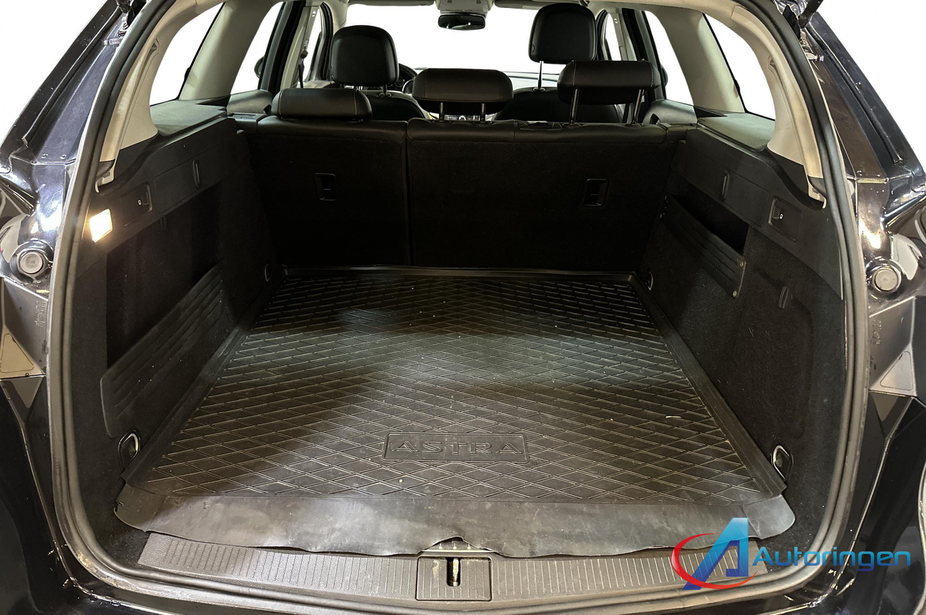 Opel ASTRA 2011, petrol — photo 11 of 14
