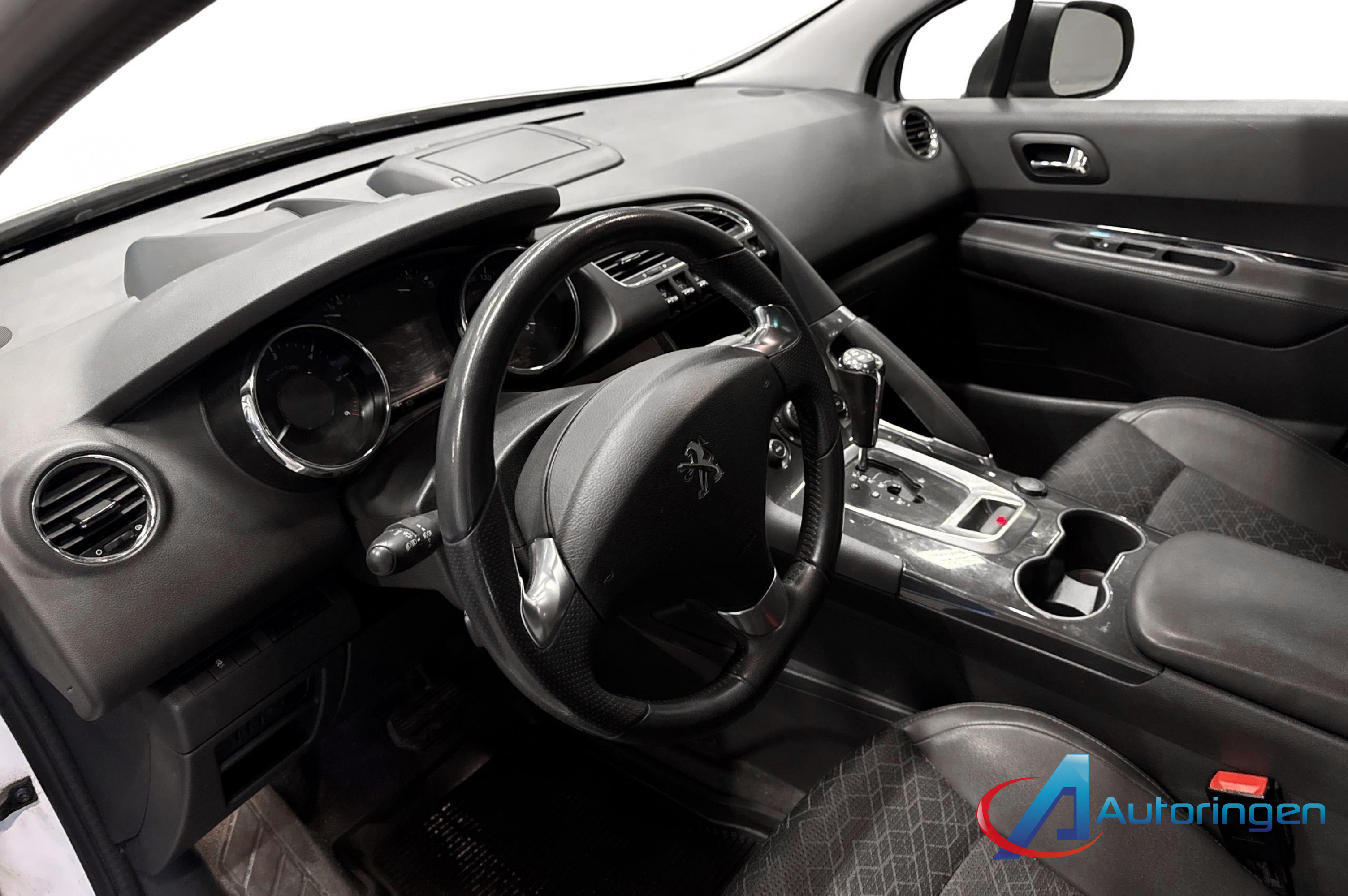 Peugeot 3008 2015, дизель — фото 11 из 14