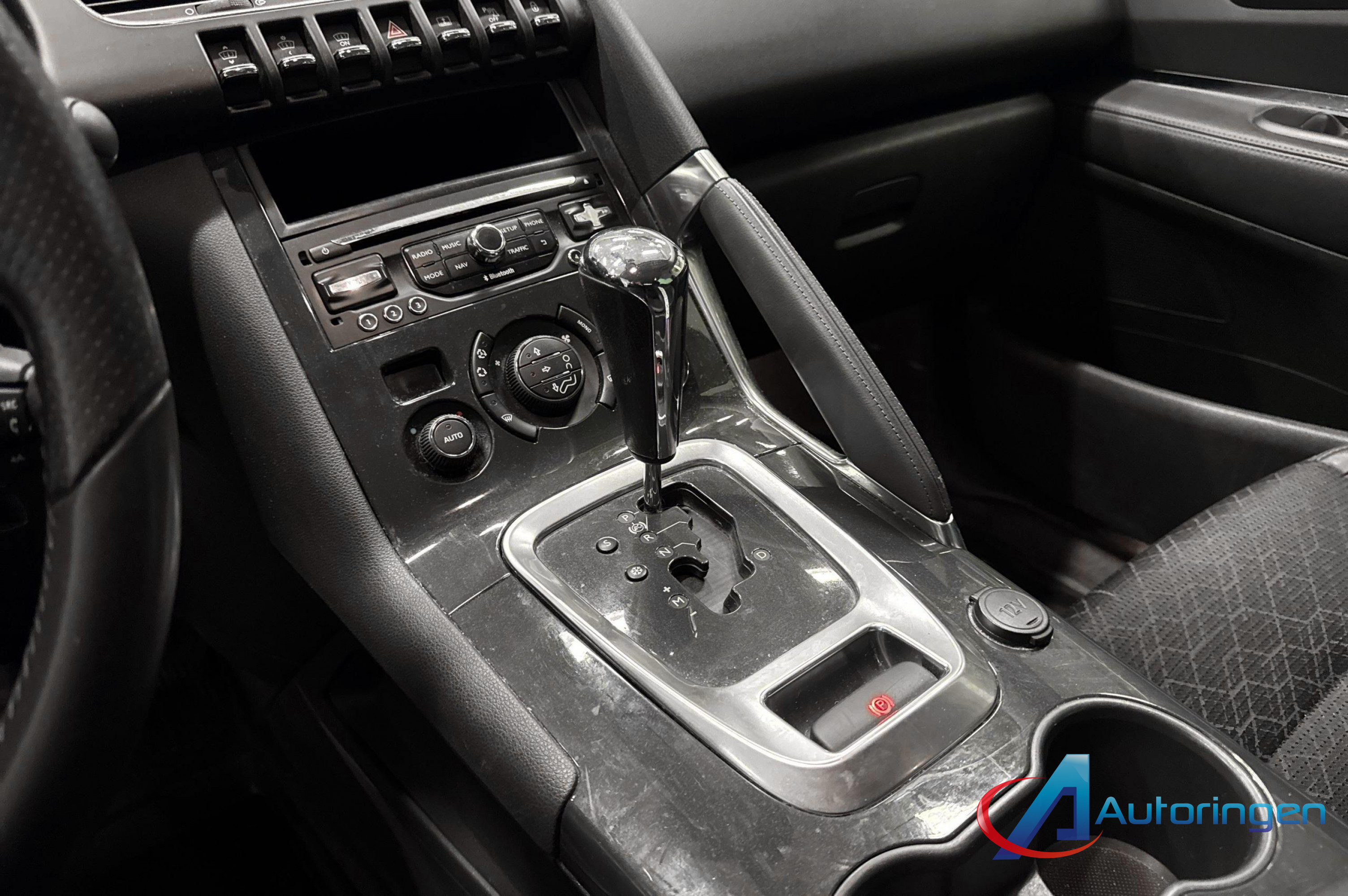 Peugeot 3008 2015, дизель — фото 8 из 14