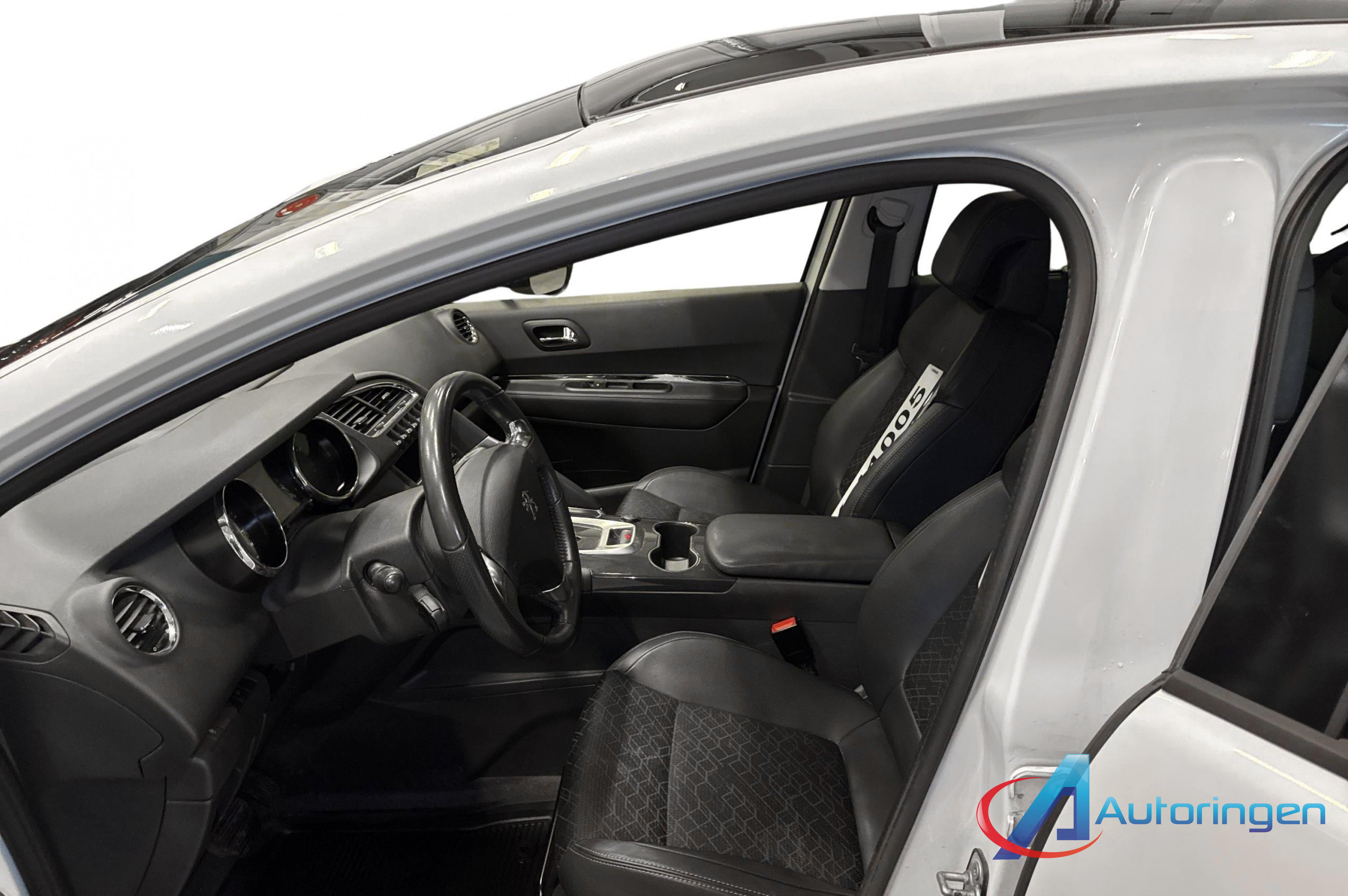 Peugeot 3008 2015, дизель — фото 9 из 14
