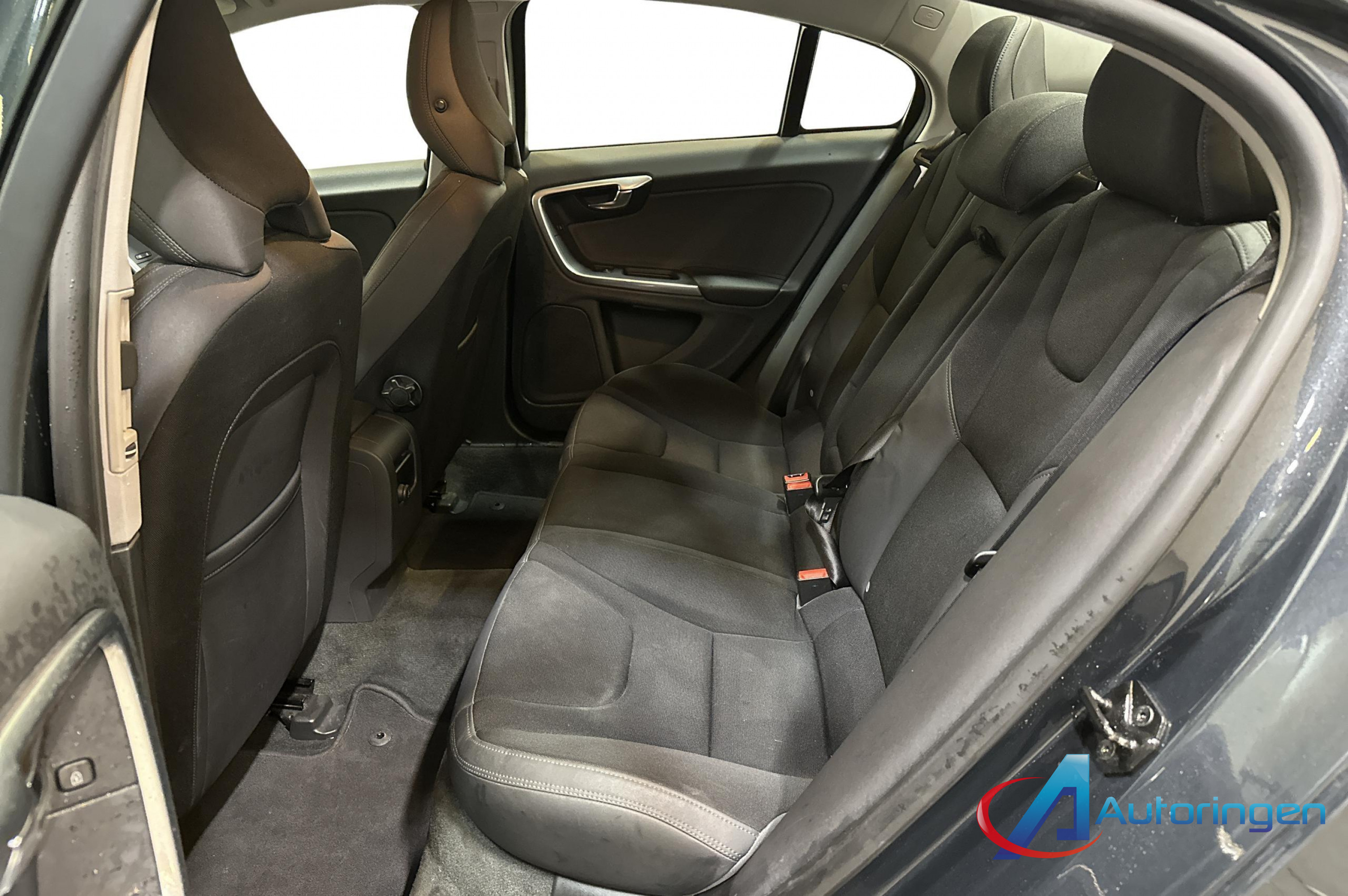 Volvo S60 2012, дизель — фото 10 из 24