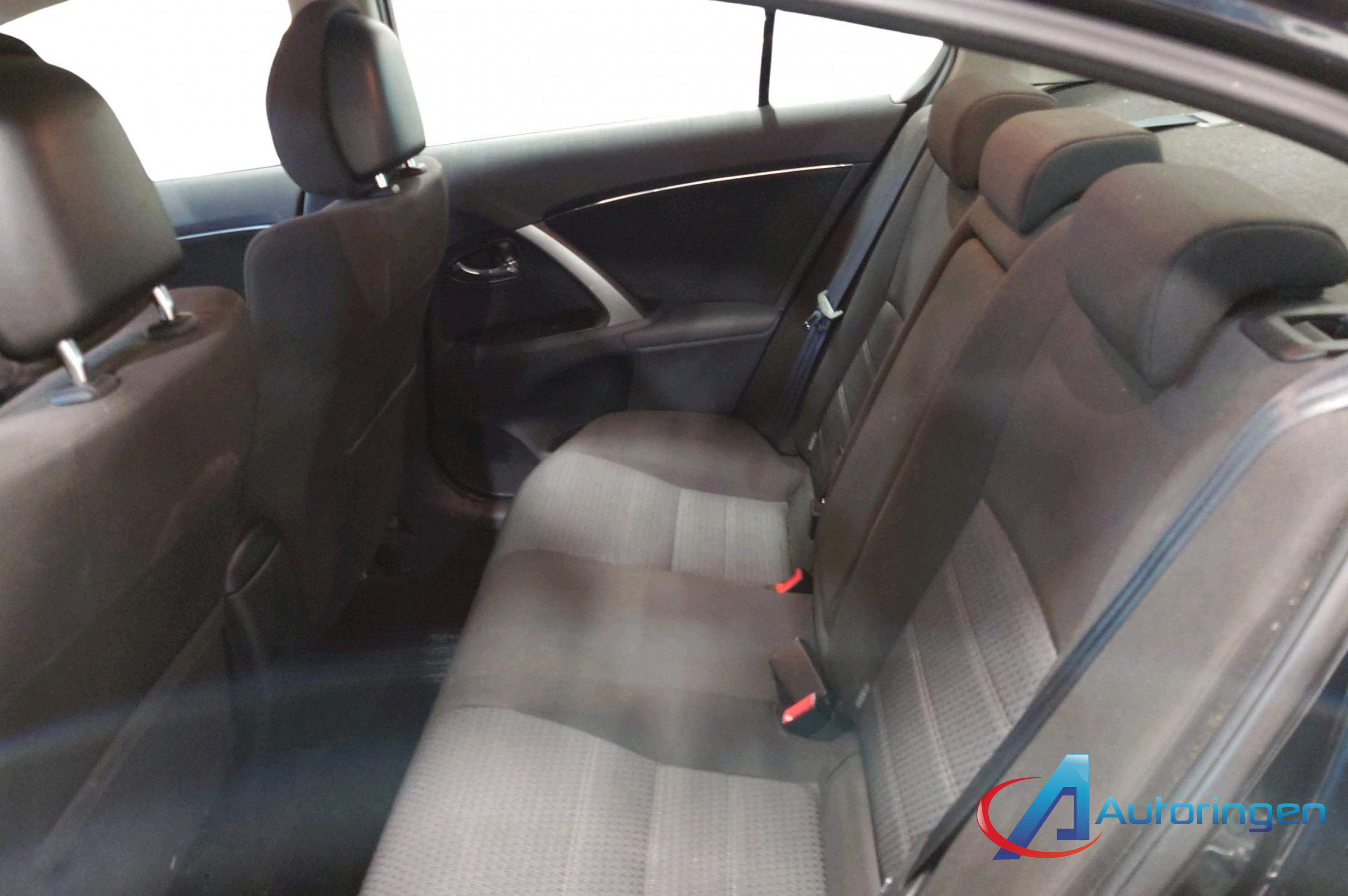 Toyota AVENSIS 2012, бензин — фото 10 из 14