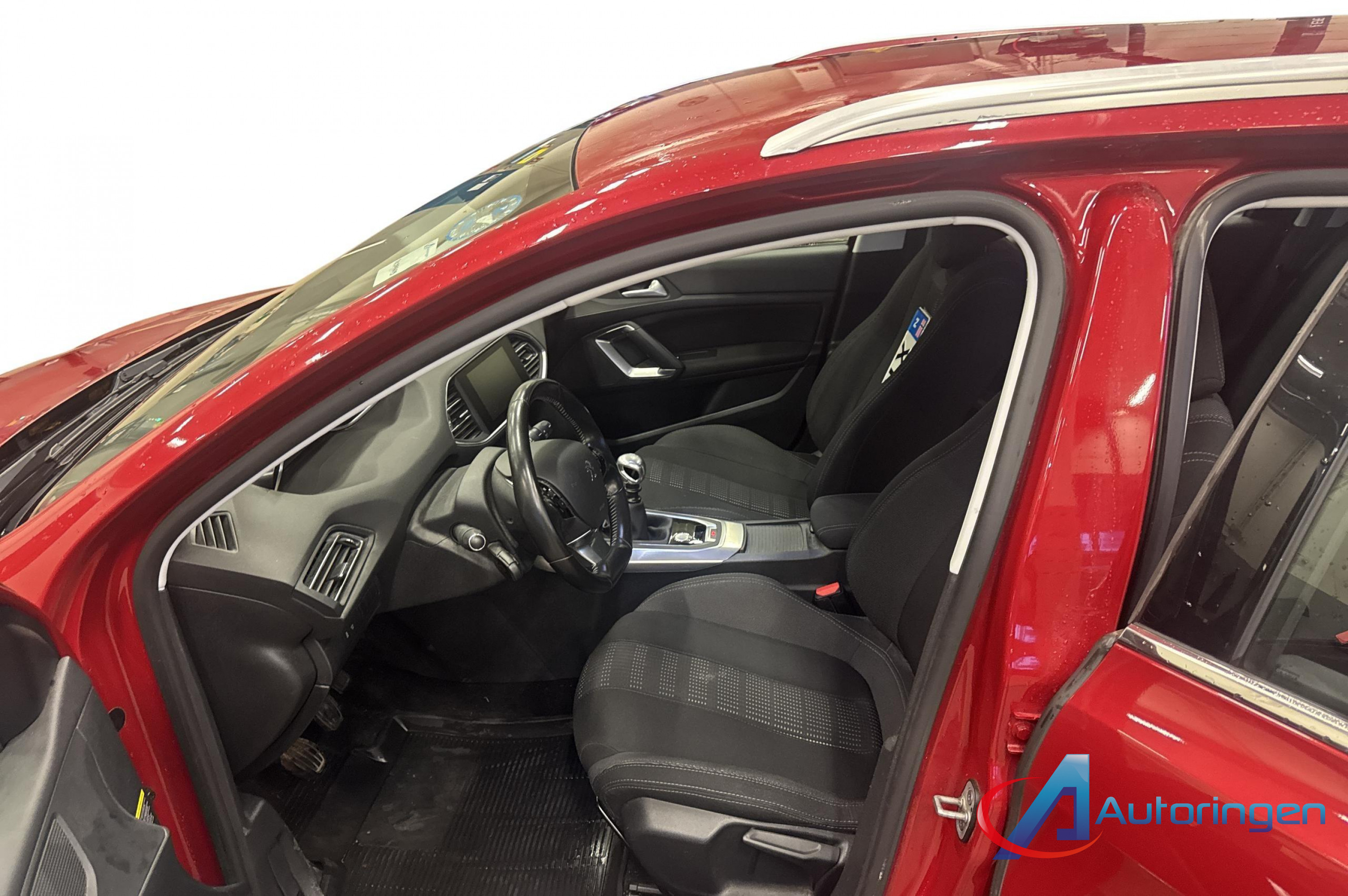 Peugeot 308 2015, бензин — фото 9 из 14
