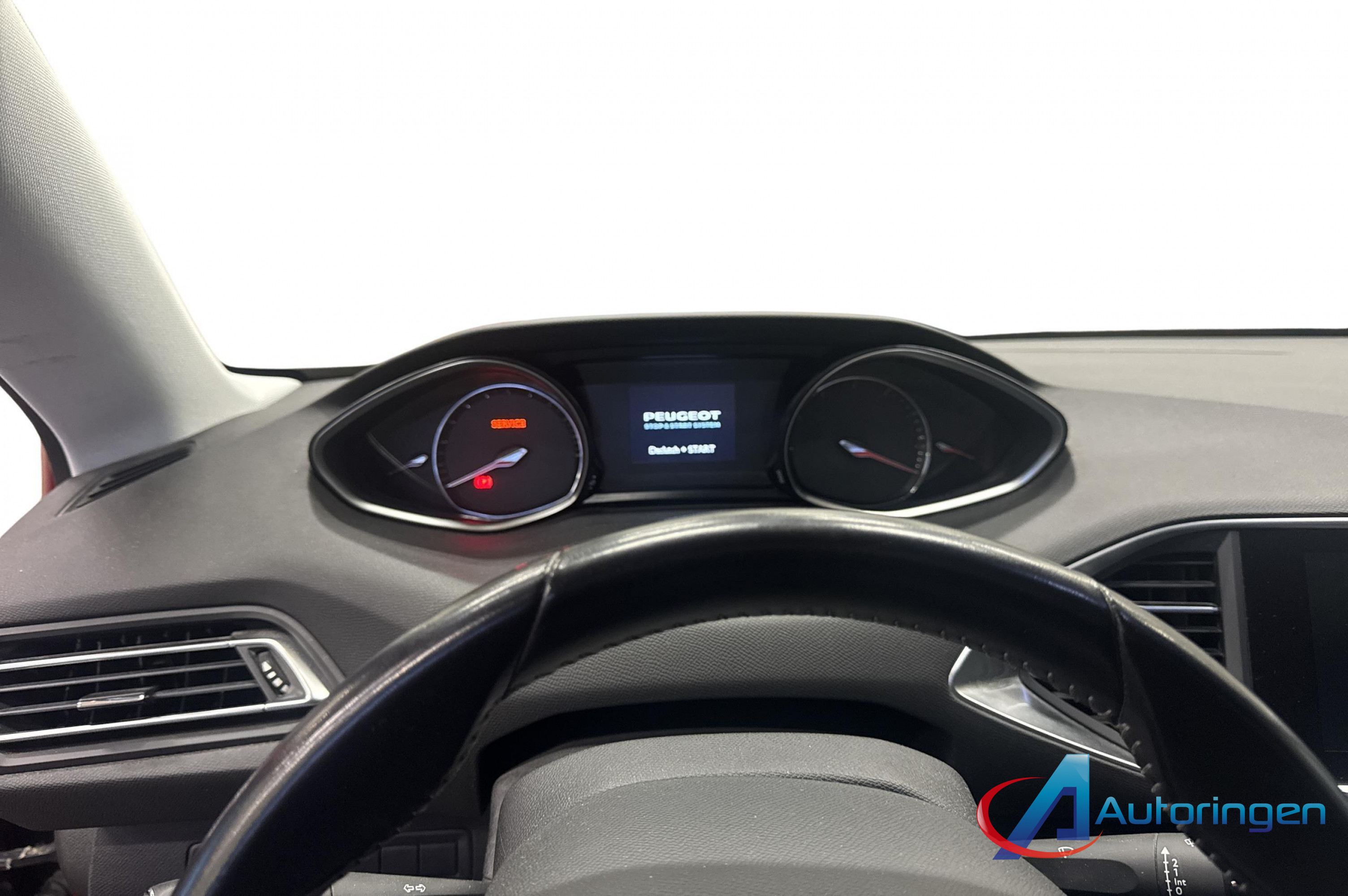 Peugeot 308 2015, бензин — фото 7 из 14
